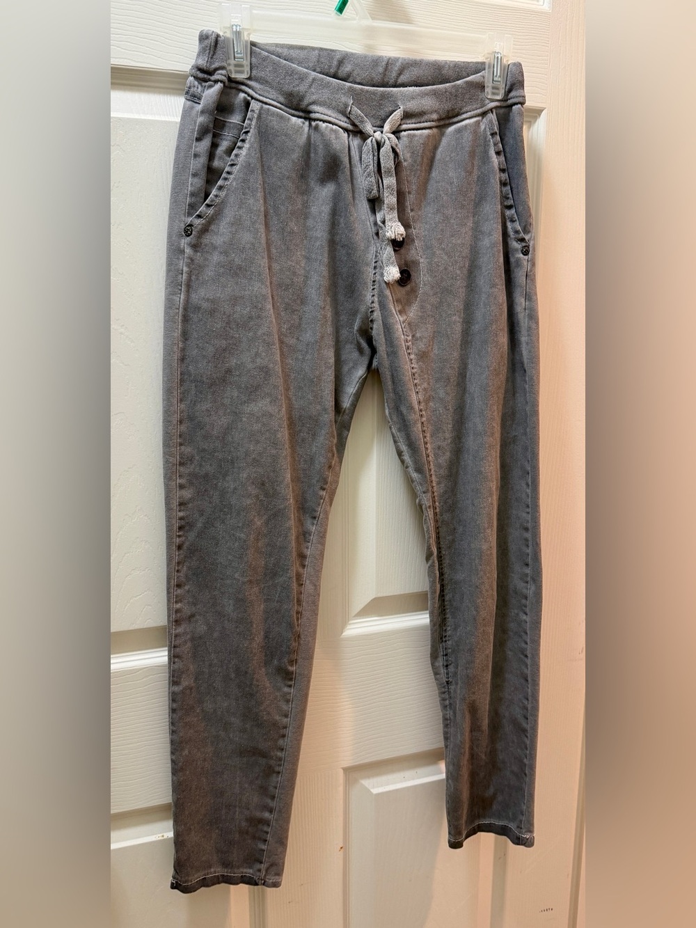Women's Gray Skinny Jeans with Drawstring Waist - Slim Fit